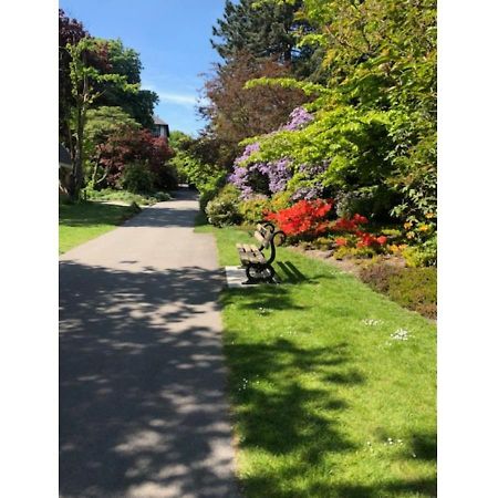 Perfectly Located 4 Storey Townhouse With 2 Parking Spaces In Central Harrogate Exteriör bild