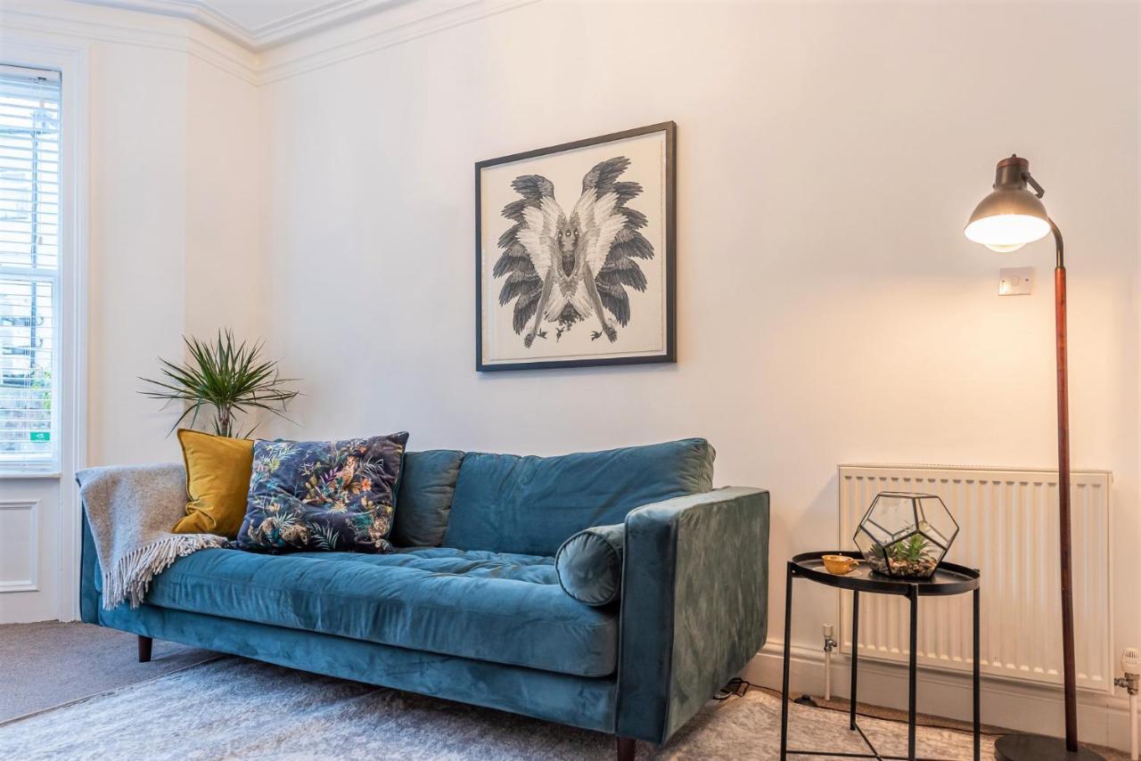 Perfectly Located 4 Storey Townhouse With 2 Parking Spaces In Central Harrogate Exteriör bild