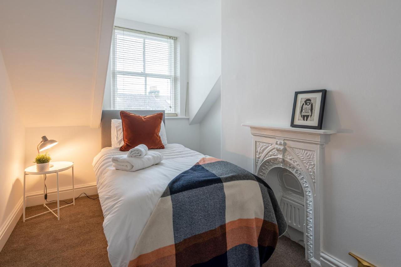 Perfectly Located 4 Storey Townhouse With 2 Parking Spaces In Central Harrogate Exteriör bild