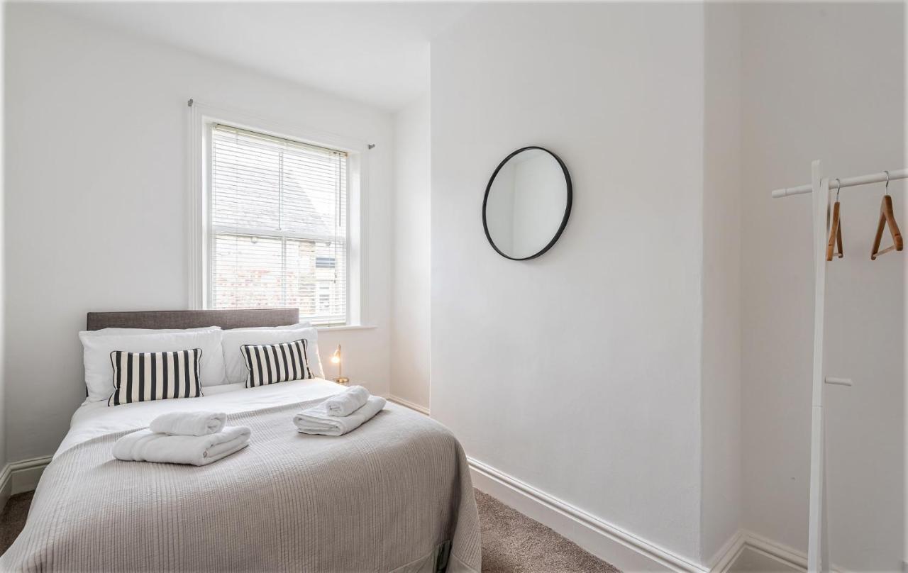 Perfectly Located 4 Storey Townhouse With 2 Parking Spaces In Central Harrogate Exteriör bild