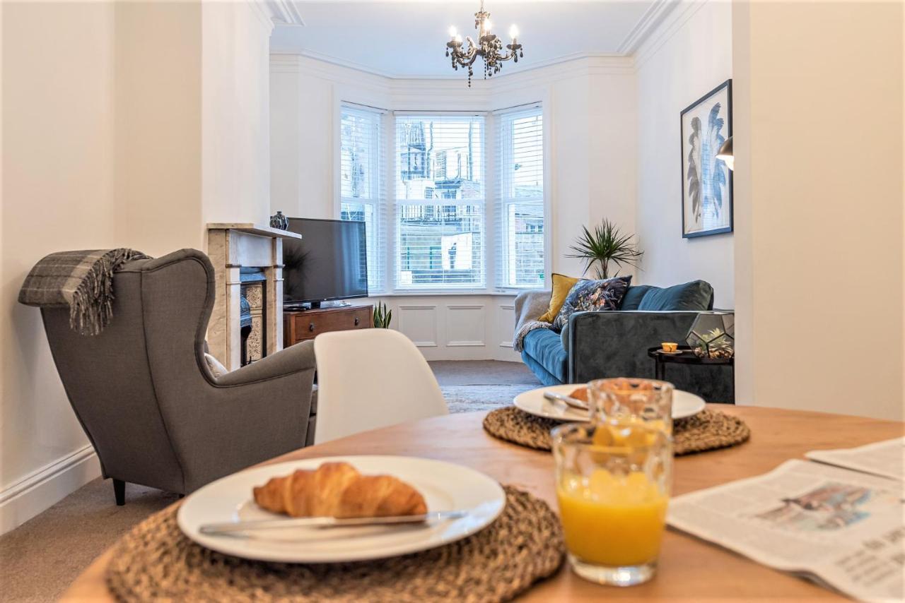 Perfectly Located 4 Storey Townhouse With 2 Parking Spaces In Central Harrogate Exteriör bild