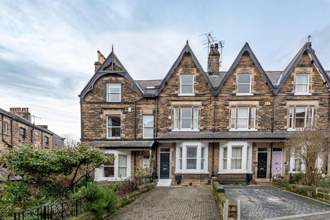 Perfectly Located 4 Storey Townhouse With 2 Parking Spaces In Central Harrogate Exteriör bild