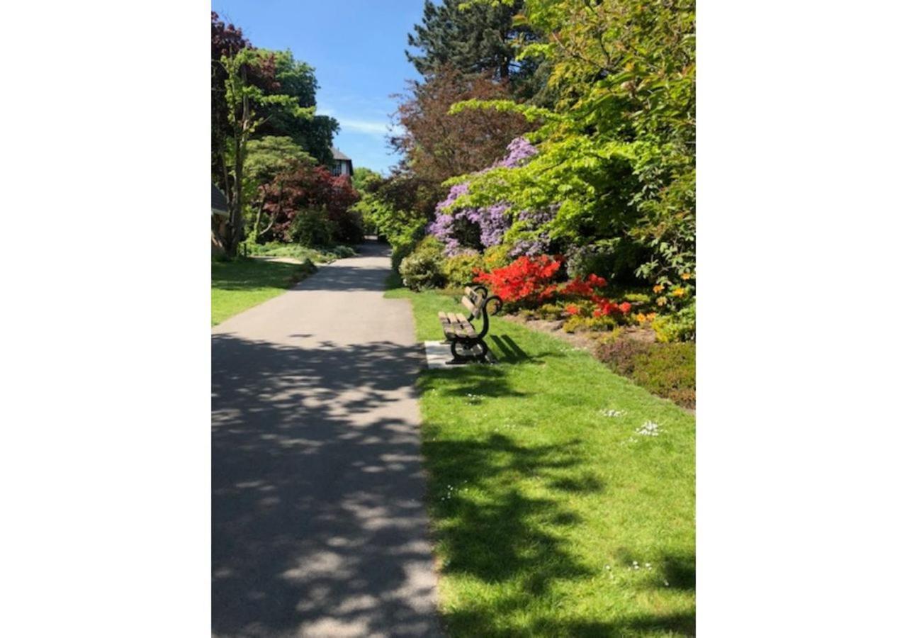 Perfectly Located 4 Storey Townhouse With 2 Parking Spaces In Central Harrogate Exteriör bild