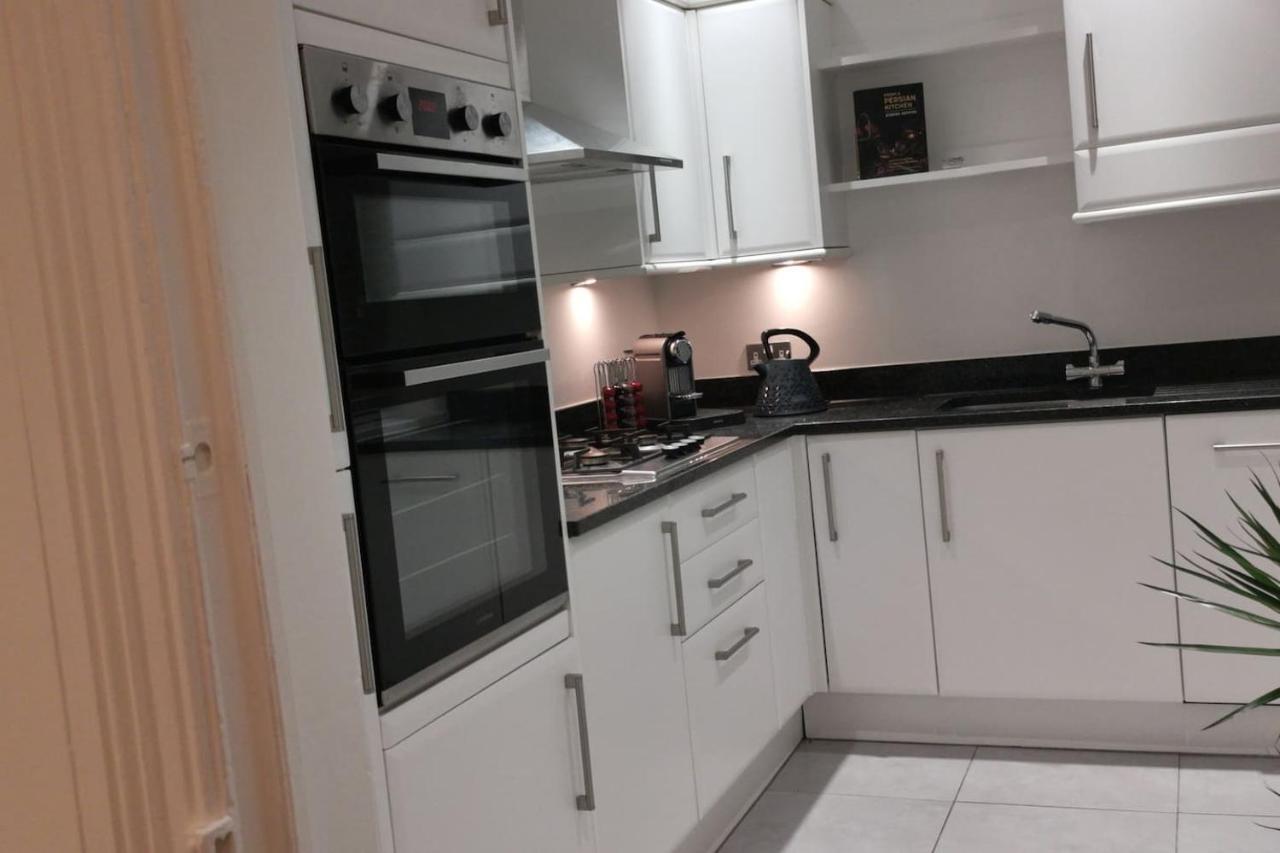 Perfectly Located 4 Storey Townhouse With 2 Parking Spaces In Central Harrogate Exteriör bild